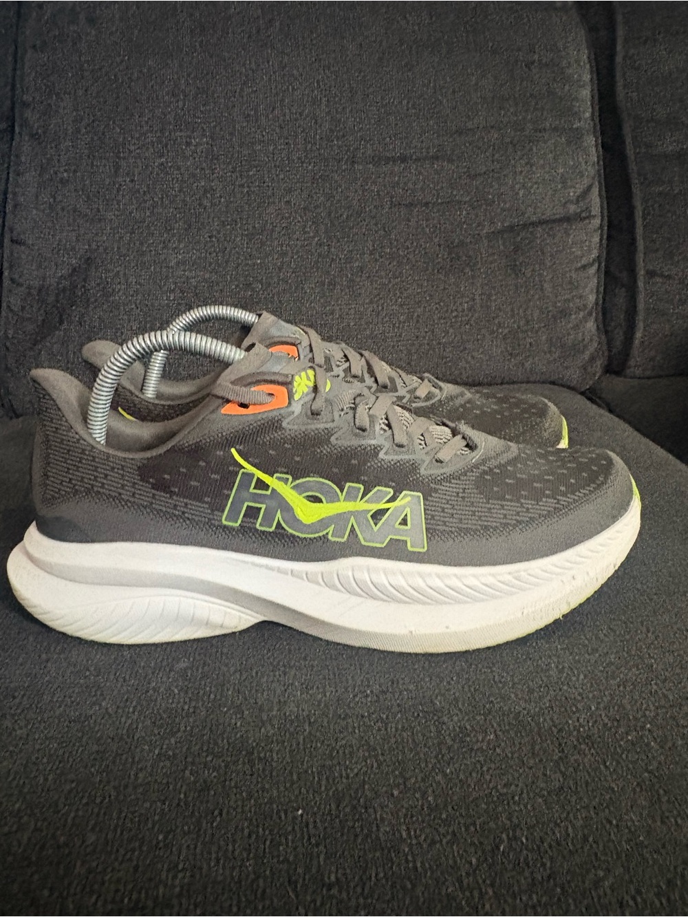 Hoka One One Mach 6 Gray White Sneaker Mens Size 9.5